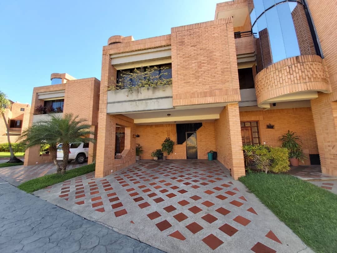 Stunning Townhouse in Mañongo